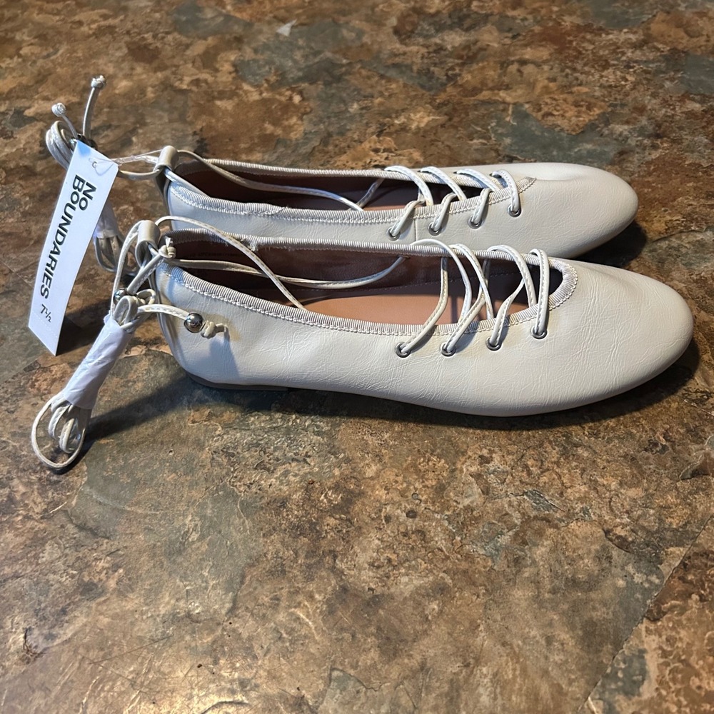 No Boundaries Ankle Tie Flats Womens Size 7 1/2 White Strappy Ballet Shoes
